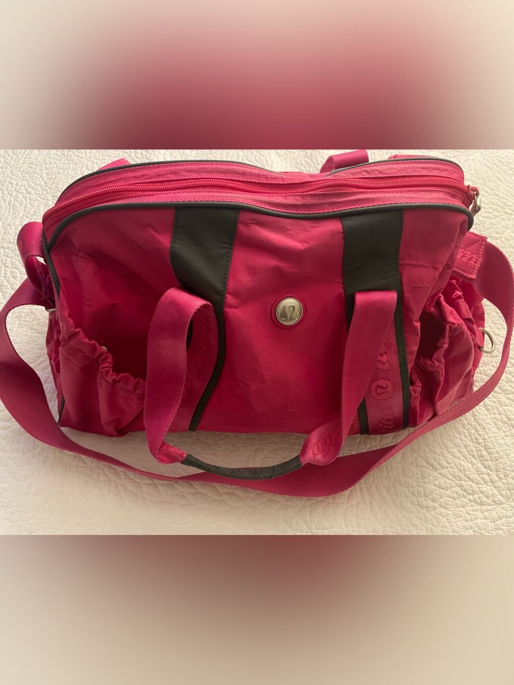 lululemon athletica Pink Fitness Gym a weekend duffel bag
